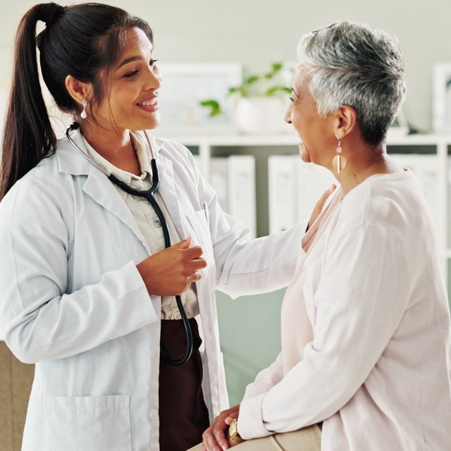 La Red clinician meeting with a patient